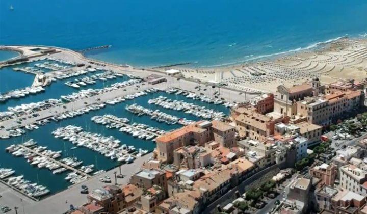 Bnb The Station Nettuno Exterior photo